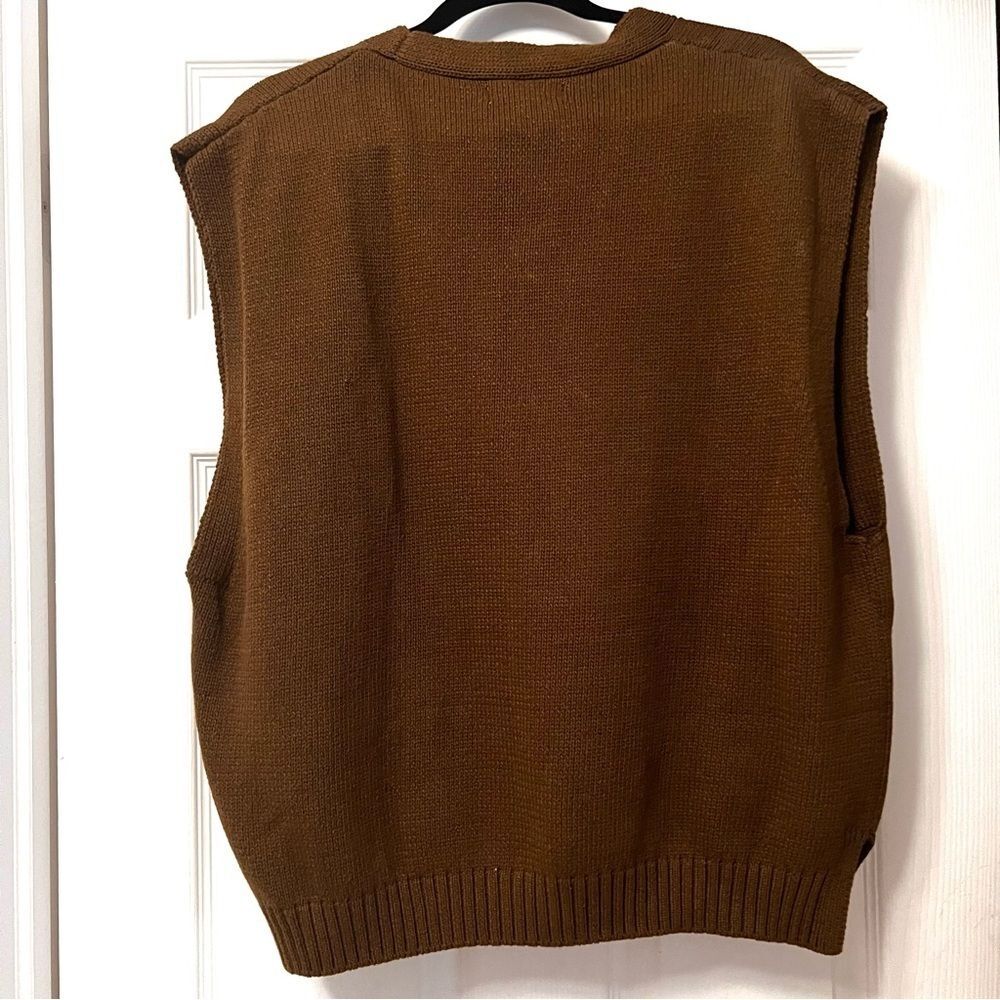 Zara Men’s brown knit vest with faux leather pocket. l/xl NWT
Coastal Grandpa - Picture 9 of 16